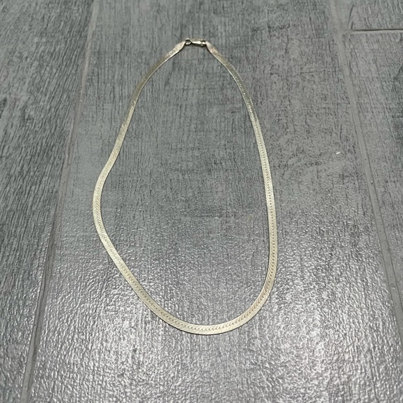 Jewelry - Vintage herringbone silver necklace